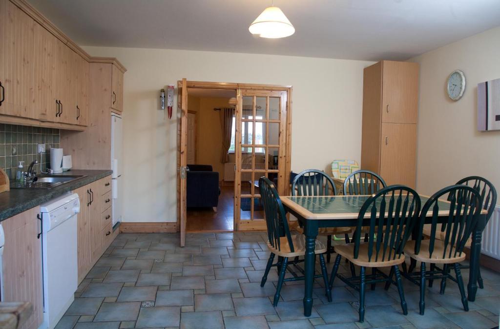 Ceol Na Mara Holiday Homes - Cois Tra & Cor Na Dtonn エニスクロン 部屋 写真